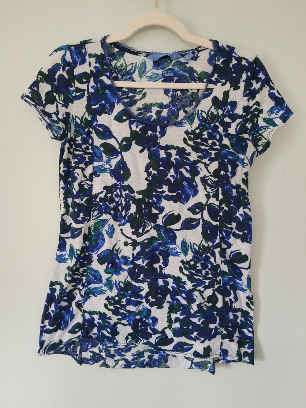 Blue and White Floral Scoop Neck Tee - Simply Vera Vera Wang - Size XS